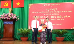 Thành ủy TP. Thủ Đức kỷ niệm 133 năm Ngày sinh Chủ tịch Hồ Chí Minh và trao tặng 104 Huy hiệu Đảng đợt 19-5